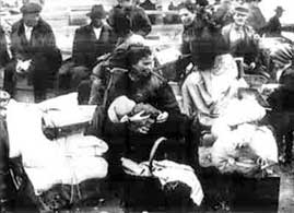 Italians emigrants in Naples harbour