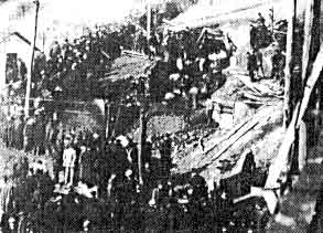 Monongah, 6 dicembre 1907: l'ingresso del pozzo n°8 dopo l'esplosione