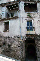 Architettura Mediterranea: San Giovanni in Fiore: casa tradizionale in via Cona