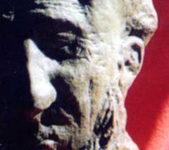 ARTE FLORENSE : La sofferenza    scultura in granito silano Pietro SPINA Â© copyright 2003