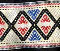 Tessuto Tradizionale Florense:  motivo per ozaturu  Fotografia: Francesco Saverio ALESSIO,  copyright 1987 Bedspreads and trousseaus with strongly coloured geometrical motifs