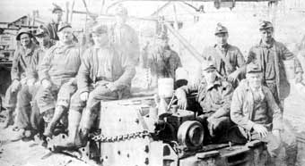 Mineurs Italiennes, Calabrians e de San Giovanni in Fiore a Monongah le jour d'avant le disastre du 6 decembre 1907