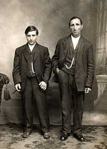 Padre e figlio, o due fratelli florensi in West Virginia all'inizio del "900" (Archivio IAQUINTA Ã‚Â© copyright) 