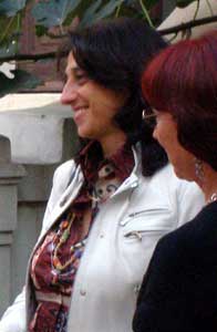 Marisa Maida Caracciolo con Doris Matorona del Goethe-Institut Rom durante un'intervista televisiva - Crotone, ottobre 2006 - fotografia Phillip Sharpe