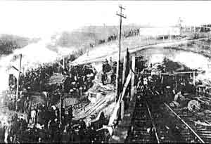 Tragédies de l'émigration: Monongah, 6 décembre 1907: entrée du puitn°8 
