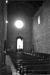 Architettura Mediterranea: Abbazia Florens: interno della Chiesa Fotografia: Giuseppe DE MARCO, copyright 2003