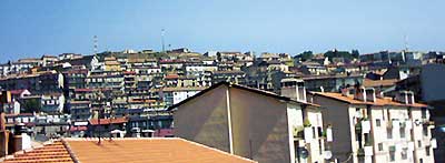 Vue de San Giovanni in Fiore moderne;  Photographie : Gaetano MASCARO, copyright 2003 